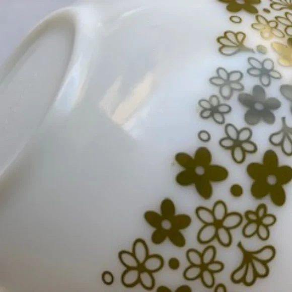 1970s Spring Blossom Pyrex Cinderella #443, 2.5 Quart Bowl - Picture 4 of 9